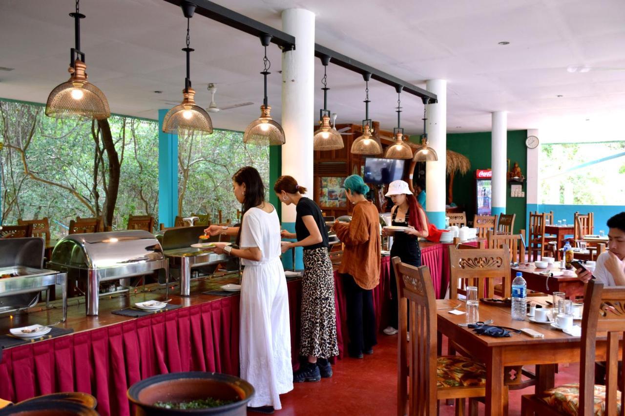 Hungry Lion Resort シギリヤ エクステリア 写真